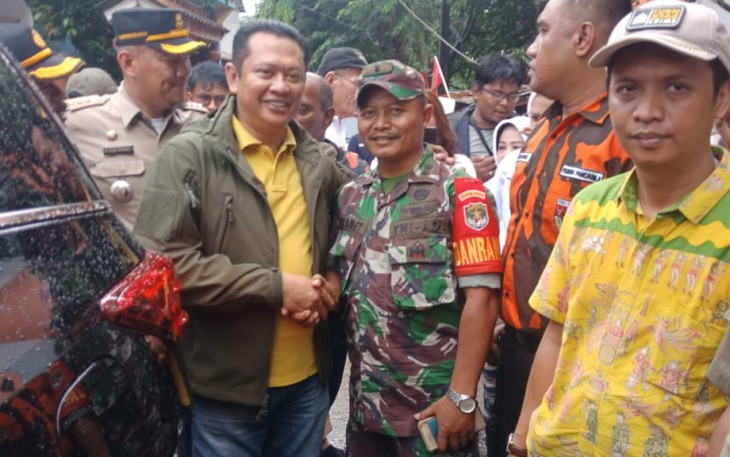 Danramil 42/Mampang Prapatan Mayor Arh. Slamet saat menyambut ketua MPR RI