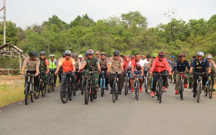 Gowes Mania Pemkab Bintan bersama TNI-POLRI dan masyarakat di Kawasan Bintan Buyu