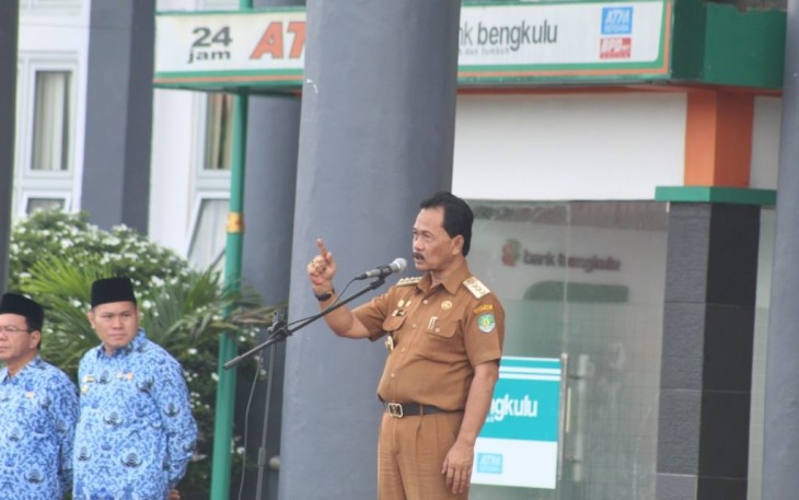 Bupati Bengkulu Tengah Ferry Ramli Jadi Inspektur Upacara Saat Memberikan Arahan 