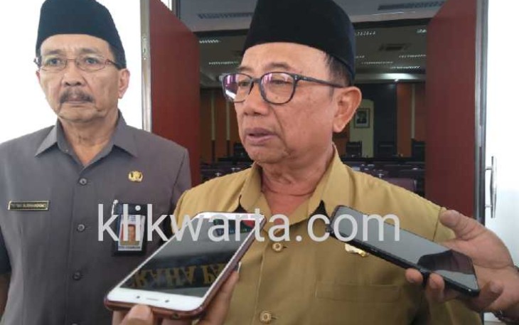 Bupati Blitar Rijanto saat dihubungi awak media seusai rapat paripurna di DPRD Kabupaten Blitar 