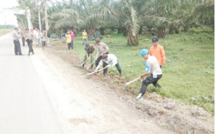 Desa Tinggi Raja Gotong Royong Persiapan MTQ Tingkat Kabupaten Asahan 