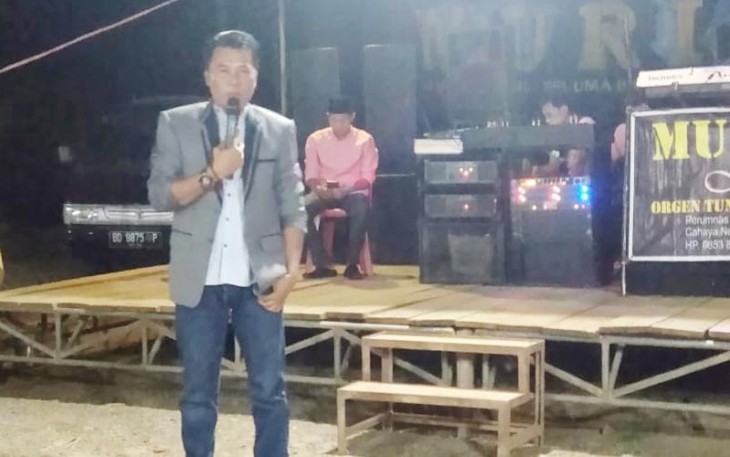 Burman Siswadi saat menyampaikan sambutan didepan warga