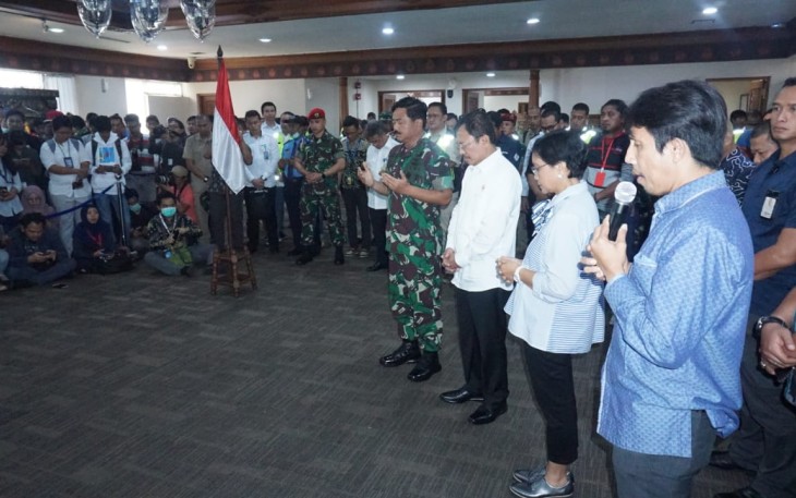 Doa bersama saat pelepasan satgas penjemputan WNI di Wuhan