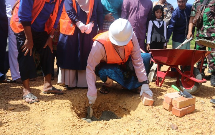 Bupati Bintan Lakukan Peletakan Batu Pertama Pembangunan Masjid Raya Kecamatan Mantang