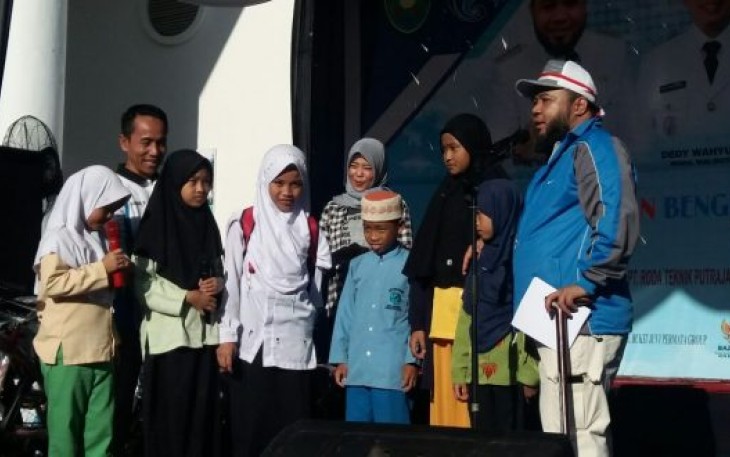 Wali Kota Bengkulu Helmi Hasan Bersama Anak-anak Yatim 