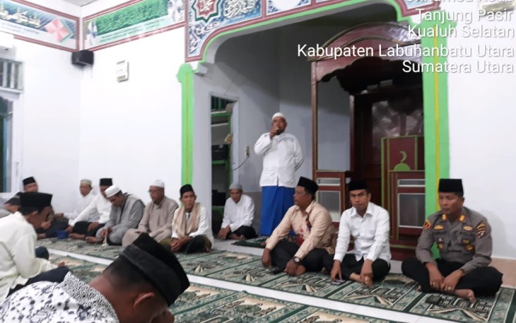 Kapolsek Kualuh Hulu AKP Sahrial Sirait Subuh Berjamaah Bersama Warga 