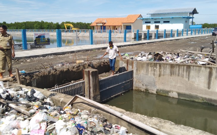 Warga Diimbau Tidak Buang Sampah Sembarangan 