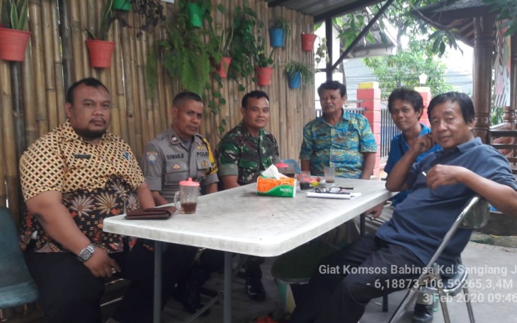 Babinsa Koramil 06/Jtu Turun ke Wilayah Binaan Lakukan Komsos