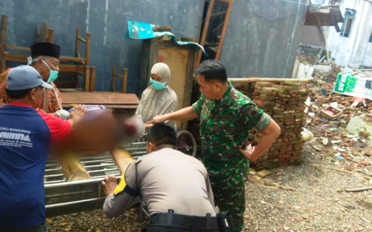 Korban saat diidentifikasi aparat