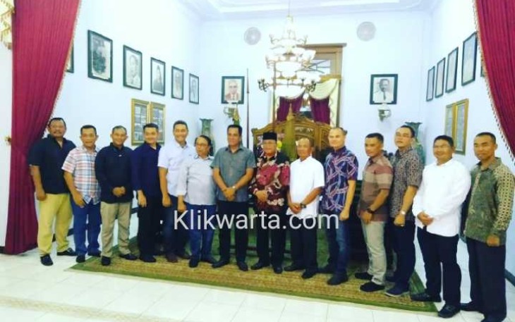 Pangdam V/Brawijaya dan Jajarannya saat foto bersama Bupati Blitar dan Plt Walikota Blitar.