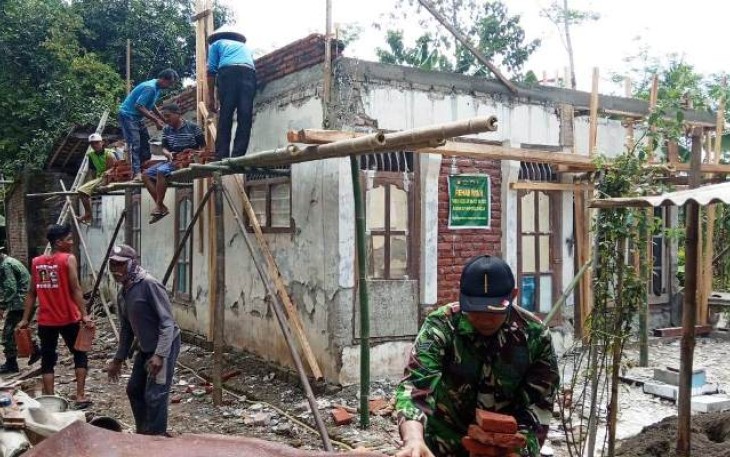 Rumah Suwarni Pasang Bata