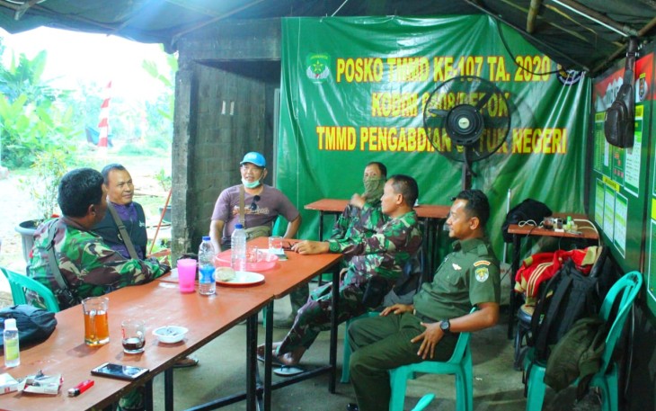 Tokoh Masyarakat Kalibaru Sambangi Posko TMMD 107 Kodim 0508/Depok