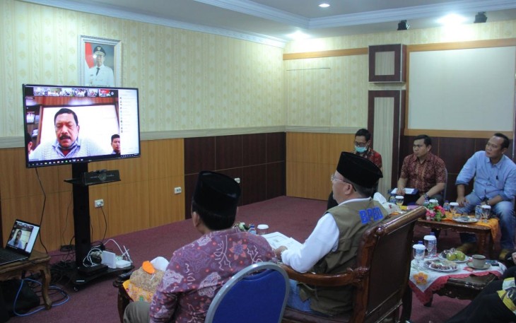 Gubernur Rohidin saat video conference bersama bupati/walikota se Provinsi Bengkulu