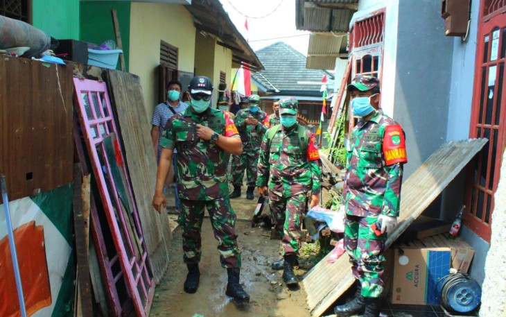 Dansatgas TMMD 107 Kodim 0508/Depok Sambangi Renovasi Rutilahu di Cilodong