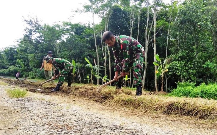 Pekerjaan Awal Pengaspalan Jalan di Pantirejo Pekalongan
