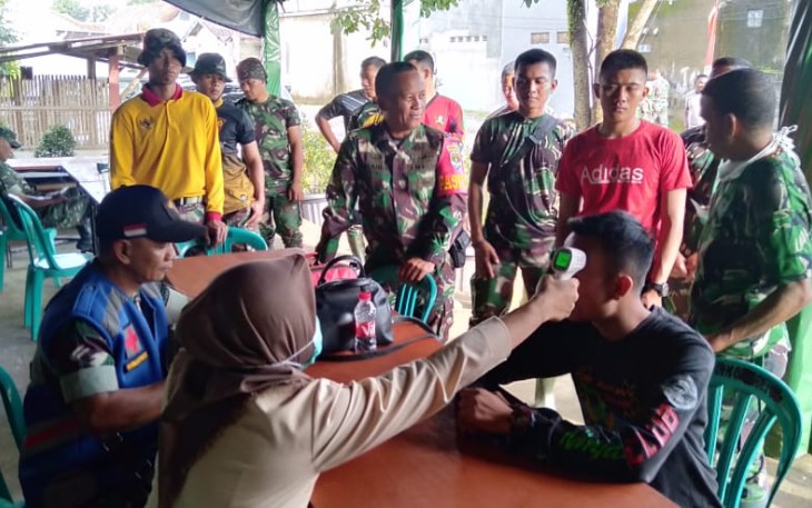 Suhu Tubuh Personel Satgas TMMD Diperiksa