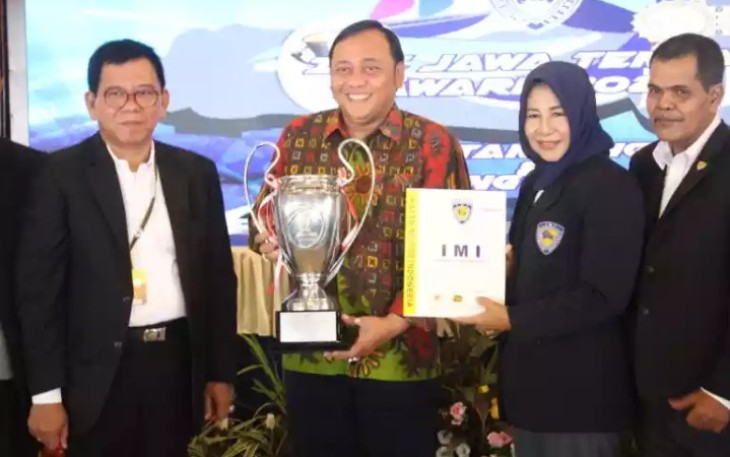 IMI Berikan Penghargaan Kategori Tokoh Otomotif Se Jateng Bagi Wali Kota Tegal