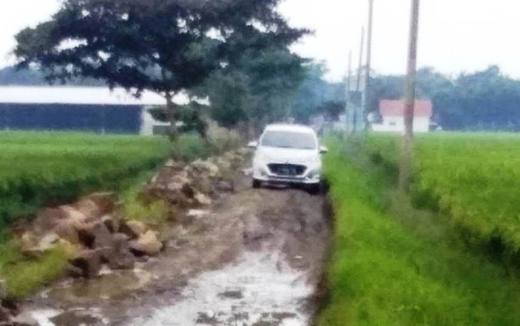 Begitu Parahnya Kondisi Jalan Yang Akan Dibangun TNI