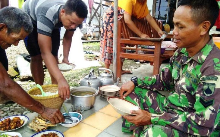TNI dan Warga Pantirejo Pekalongan Makin Menyatu