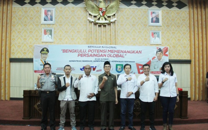 Asisten III Setda Provinsi Bengkulu Gotri Suyanto dalam forum seminar