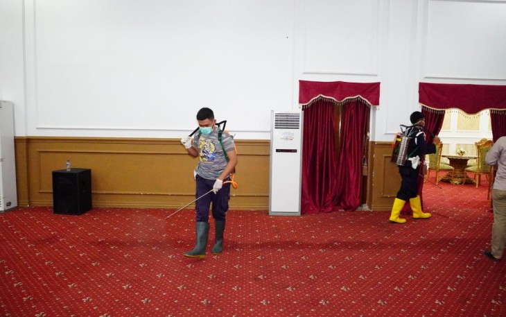  Dinkes Semprotkan Desinfektan Dilingkungan Kantor Pemda Provinsi Bengkulu