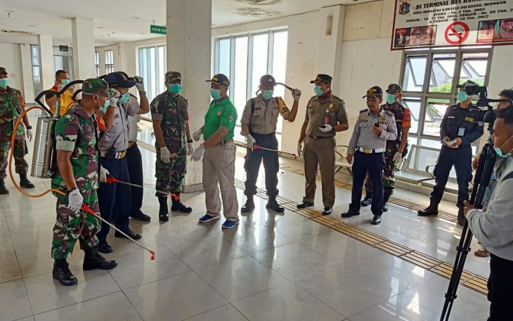Danramil 04/Pulogadung Bersama Tiga Pilar Lakukan Pencegahan Covid-19