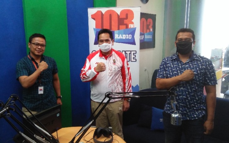 Wakil Ketua Umum PB PRSI Sarman Simanjorang (tengah)