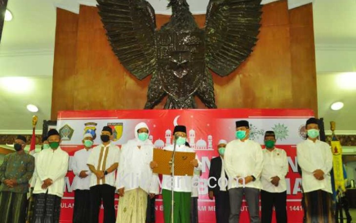 Bupati Rijanto saat membacakan Maklumat Bersama Menyambut Bulan Ramadhan 