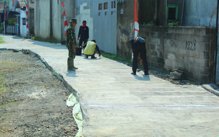 Satgas TMMD 107 Kodim 0508/Depok Finishing Jalan Haji Amin