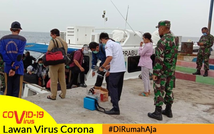 Koramil 04 Kepulauan Seribu Kawal Lintas Ganti Tim Medis Penanganan Covid-19