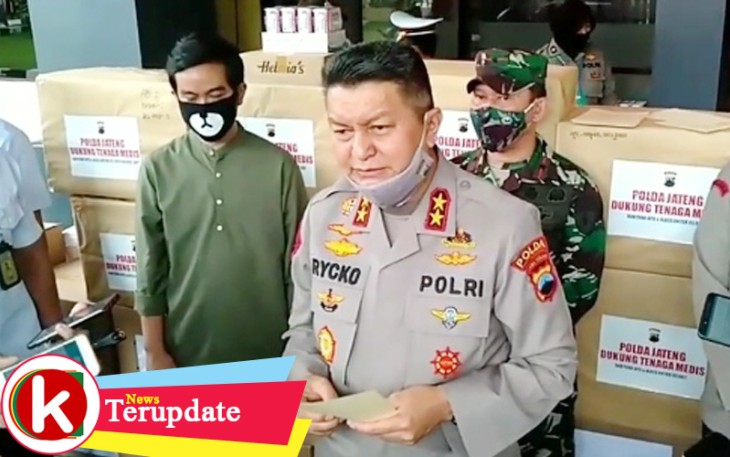 Kapolda Jateng Irjen Pol Rycko Amelza Dahniel saat memberikan keterangan kepada awak media terkait Bakti Sosial Polda Jateng Dukung Tenaga Medis di Mapolresta Surakarta.