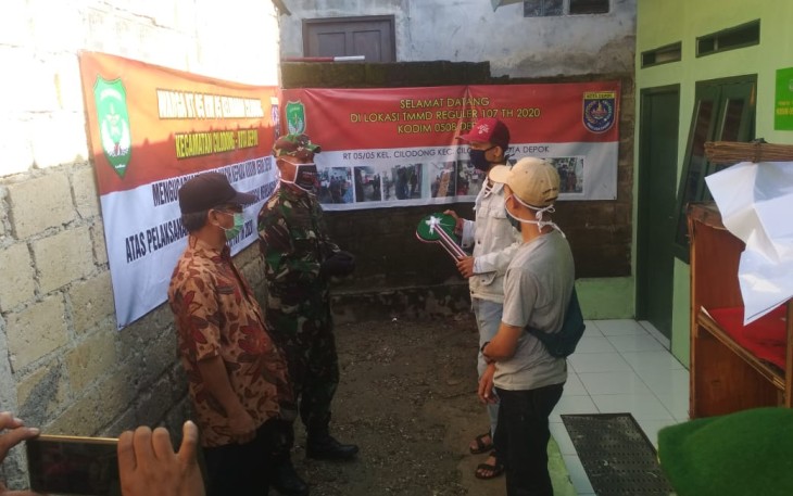 Haru Junaidi Terima Rumah Nona Rita Usai Direnovasi Satgas TMMD 107 Kodim 0508/Depok