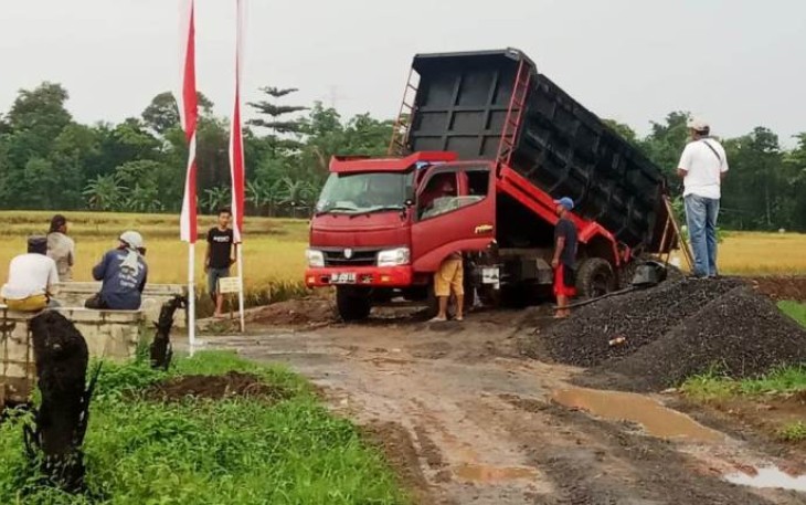 Droping Material ke Lokasi TMMD Reguler Pekalongan Juga Sulit