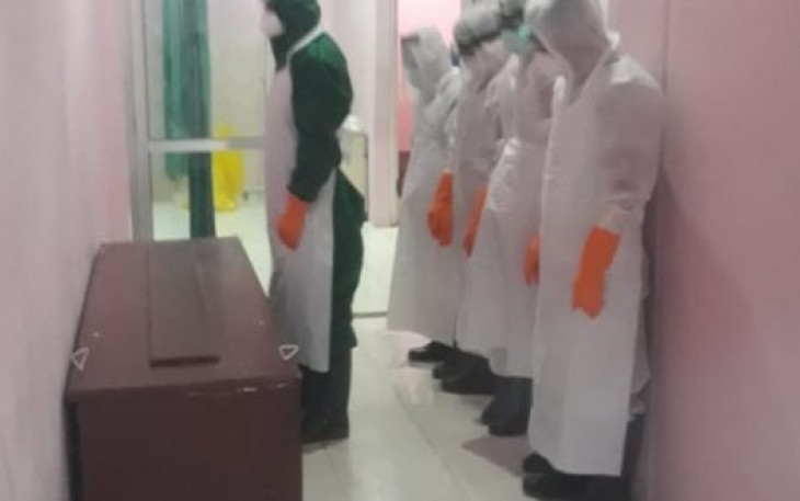 TIm RSHD Kota Bengkulu Bantu Pemulasaraan Jenazah PDP di RS Rafflesia 