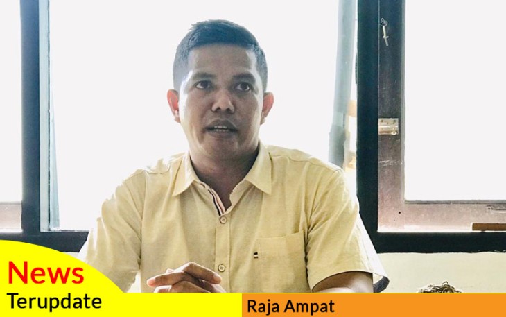 Kepala Kantor Distrik Kota Waisai Alfred Suruan S. STP