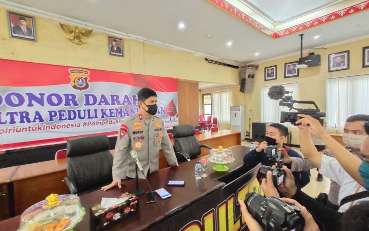 Kapolda Sultra Brigjen Pol Drs Merdisyam M.Si saat dikonfirmasi bersama puluhan awak media yang hadir meliput giat donor darah