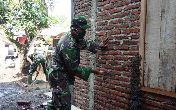 Penyempurnaan Rumah Layak Huni Program TMMD Reguler Pekalongan Terus Dilakukan
