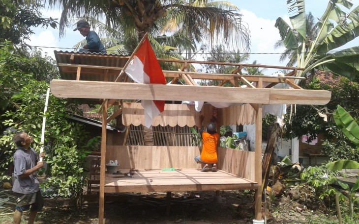 Pendirian Poskamling di Rt 3 Rw 2 Desa Sukolilan Kecamatan Patebon Kabupaten Kendal 