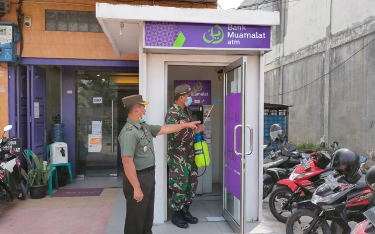 TNI-Polri Bersama Pemkab Labuhanbatu Seprotkan Disinfektan di Seputar Rantauprapat