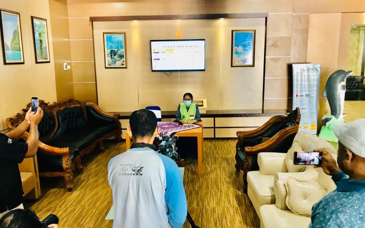 Juru Bicara (Jubir) Tim Satgas Covid-19 dr.Rosenda pada saat press conference di Kantor Bupati Kabupaten Raja Ampat pukul 10.00 Wit Senin (13/04/2020)