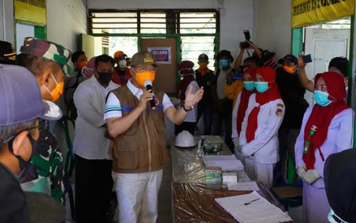 Gubernur Bengkulu Rohidin Mersyah saat meninjau Posko perbatasan wilayah Provinsi Bengkulu di Kabupaten Mukomuko bersama Forkompinda Provinsi dan Bupati Mukomuko