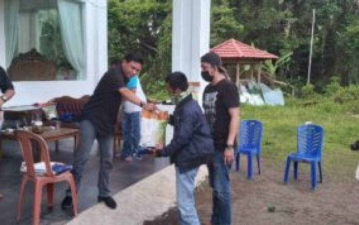 Jemmy Ringkuang Berikan Bantuan Sembako Kepada Wartawan Biro Bitung