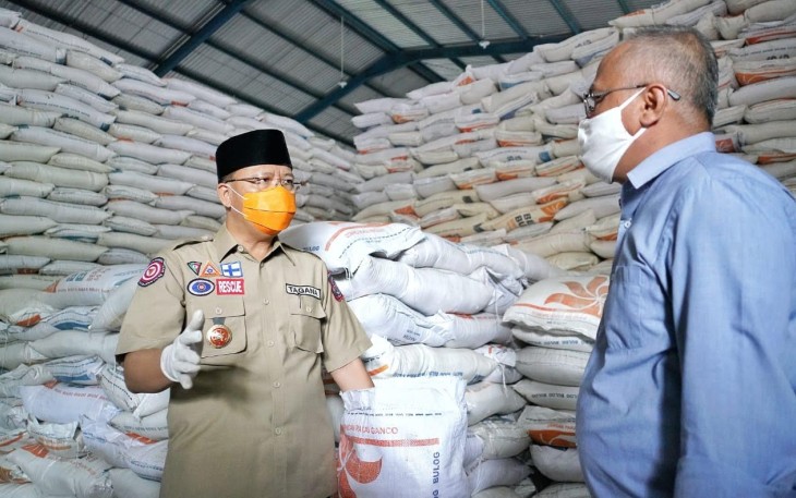 Gubernur Bengkulu Rohidin Mersyah saat meninjau Gudang Bulog