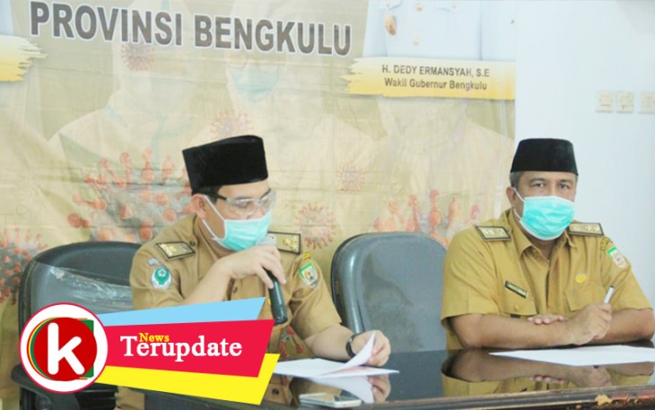 Kadinkes Herwan Antoni (kiri)