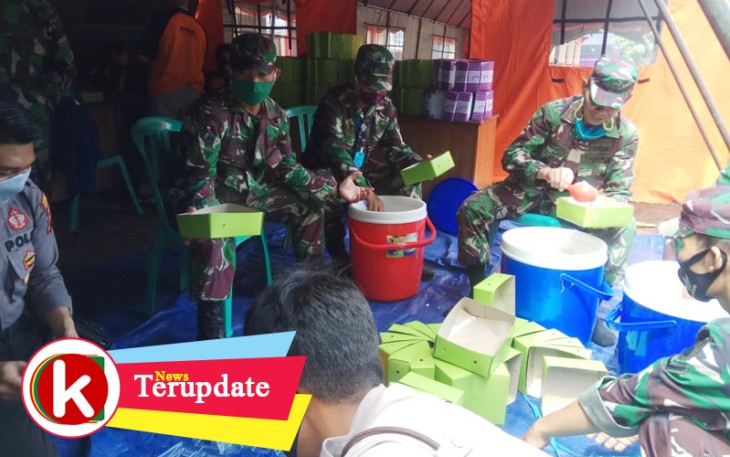 Dapur Umum TNI-Polri Bersama Dinsos Batang Bagikan Menu Berbuka Puasa