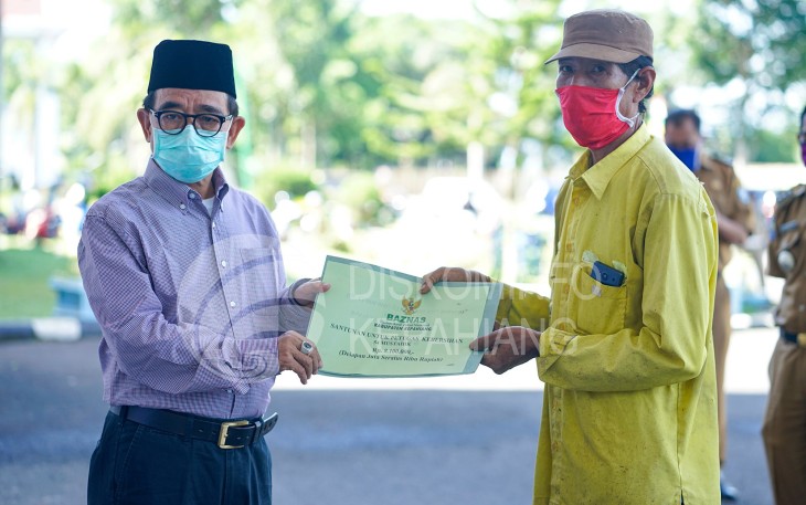 Bupati Kepahiang Hidayattullah Sjahid Salurkan Zakat dari Badan Amil Zakat Nasional Kabupaten Kepahiang 