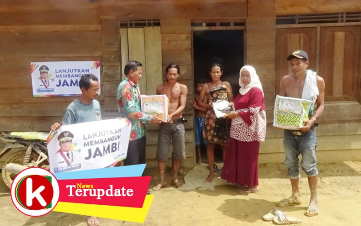 Penyerahan Bantuan Sembako Covid-19 ke Suku Anak Dalam