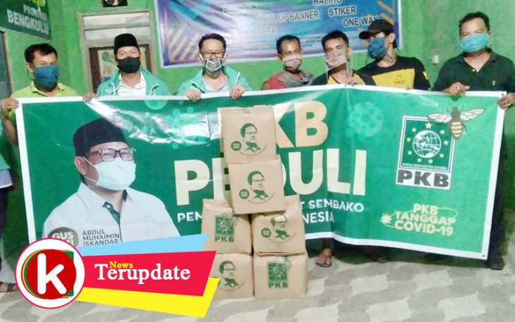 Ketua DPW PKB Provinsi Bengkulu Herliardo didampingi Anggota Fraksi PKB DPRD Provinsi Bengkulu Suimi Fales bersama anggota lainnya saat press release