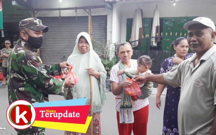  Kodim 0503/JB Bagikan Nasi Bungkus Gratis untuk Warga Kapuk Cengkareng