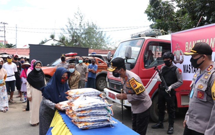 Kapolda Bengkulu Beri Bantuan APD dan Penunjang Gizi ke Petugas Posko Perbatasan Kabupaten